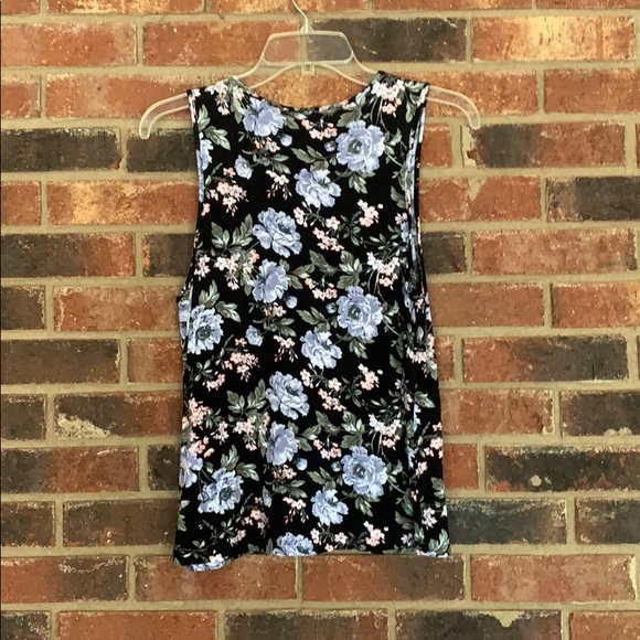 🌵3 for $10🌵  Women’s Floral Tank Top - Picture 2 of 3
